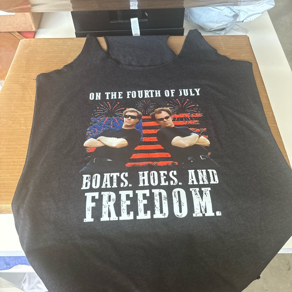 Gray Graphic Tank Top with Patriotic Design
